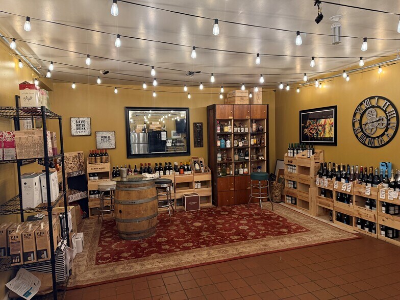 More Photos Of 400 Highway 7, Excelsior Freestanding For Sale