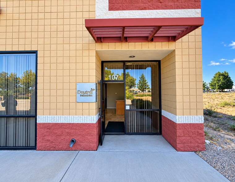 More Photos Of 244 E Avenue K10, Lancaster Showroom For Lease