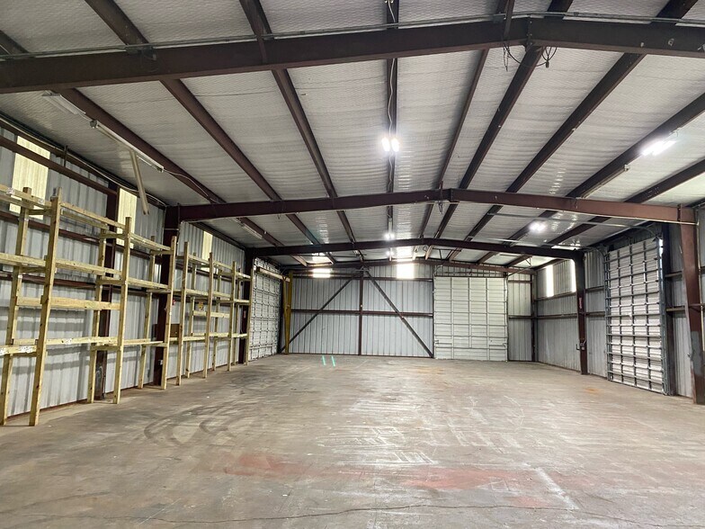 More Photos Of 1112 Staffordshire Rd, Stafford Warehouse For Sale