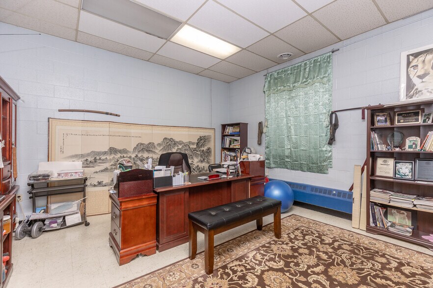 More Photos Of 20 Iron Gate Park Dr, Centerville Storefront Retail Office For Sale