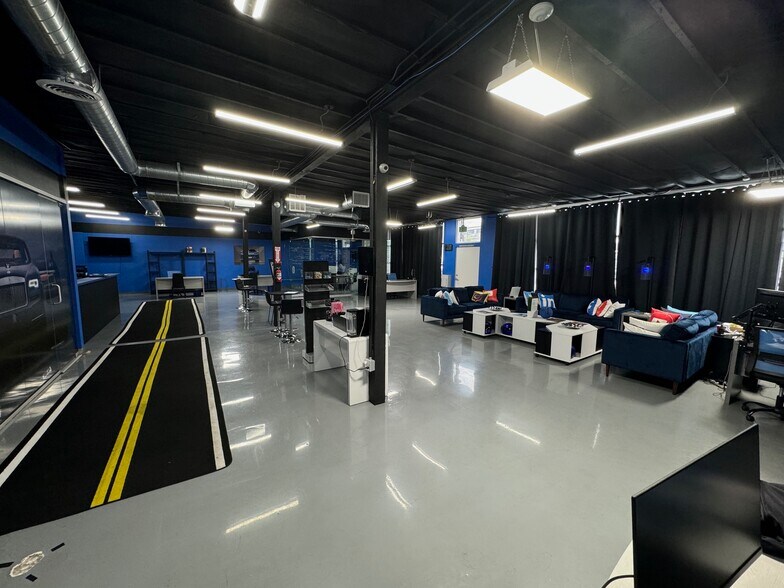 More Photos Of 5550-5552 W Manchester Ave, Los Angeles Research And Development For Lease