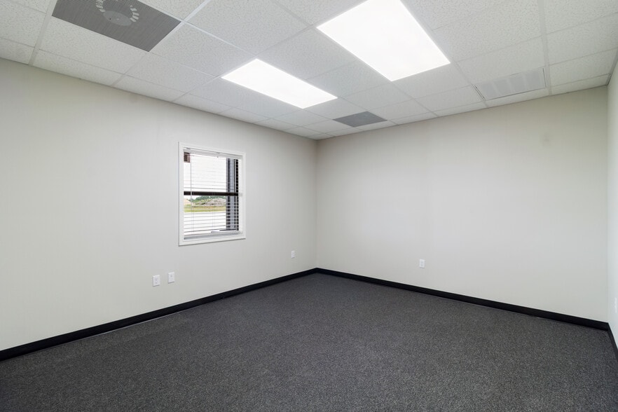 More Photos Of 4025 King Air Dr, Wixon Valley Industrial For Sale
