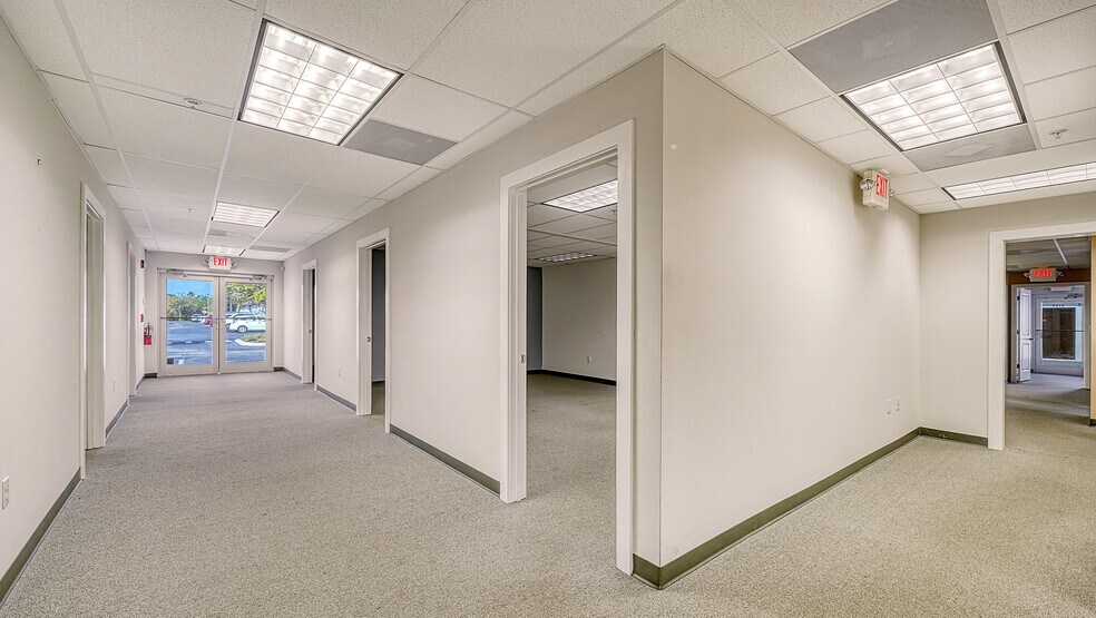 More Photos Of 7316-7320 Delainey Ct E, Sarasota Office Residential For Sale