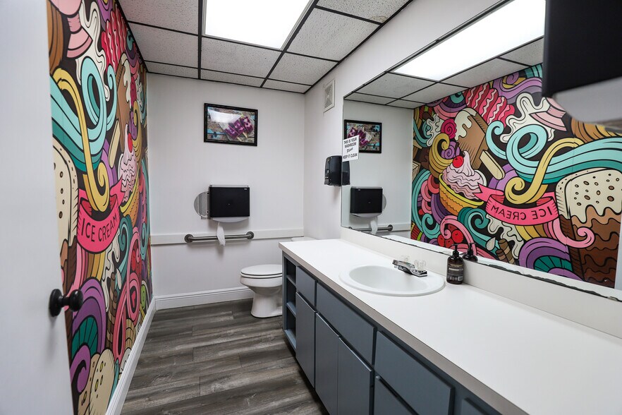 More Photos Of 2300 NW 71st Pl, Gainesville Warehouse For Lease