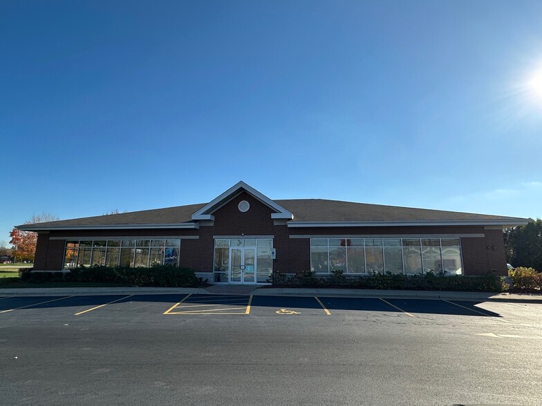 Primary Photo Of 900 S Milwaukee Ave, Vernon Hills Freestanding For Lease