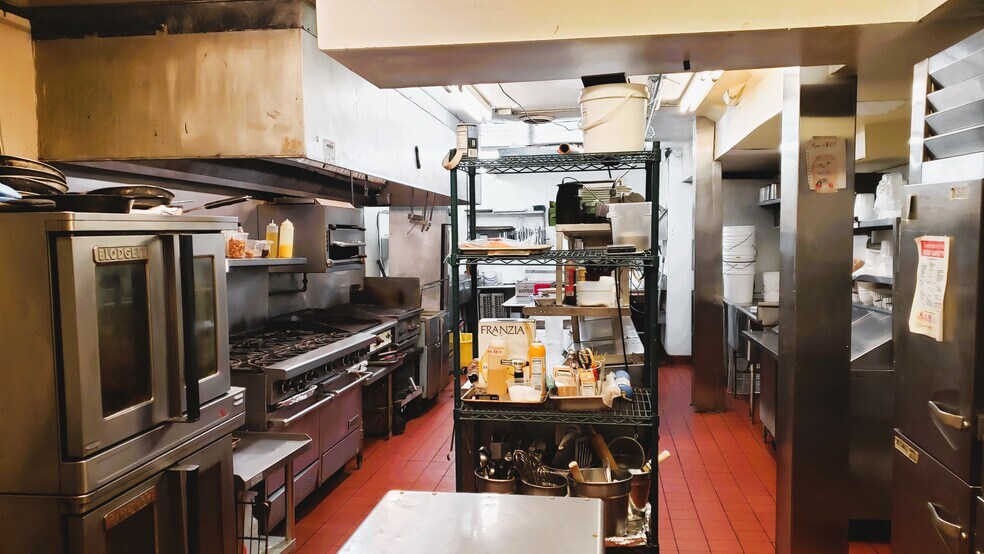 More Photos Of 8148 Main St, Garrettsville General Retail For Sale