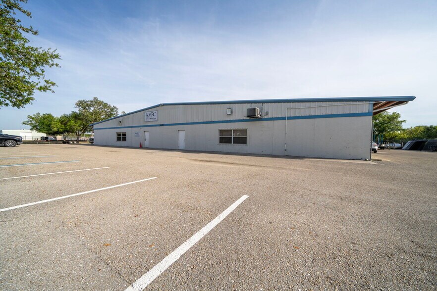 More Photos Of 25451 Fortran Dr, Punta Gorda Warehouse For Sale