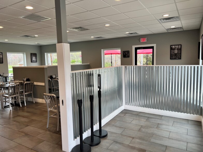 More Photos Of 674 Teresa, Roanoke General Retail For Sale