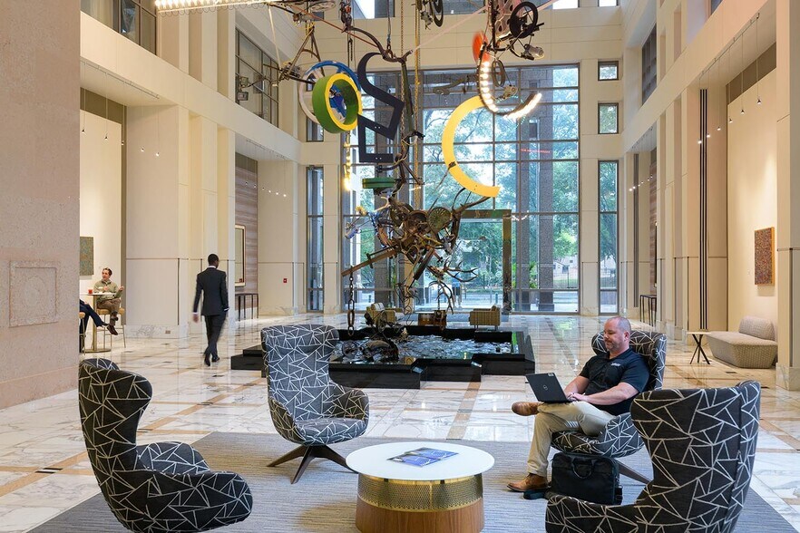 More Photos Of 227 W Trade St, Charlotte Office For Lease