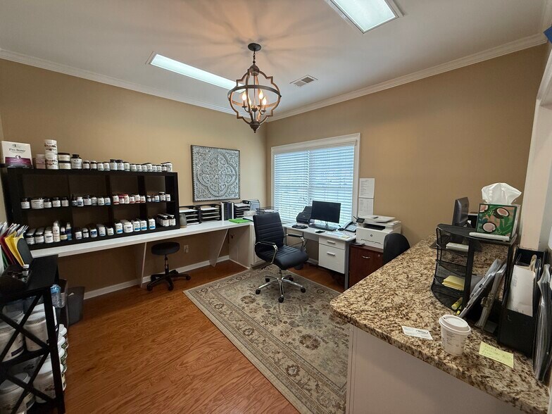 More Photos Of 4595 Towne Lake Pky, Woodstock Medical For Lease