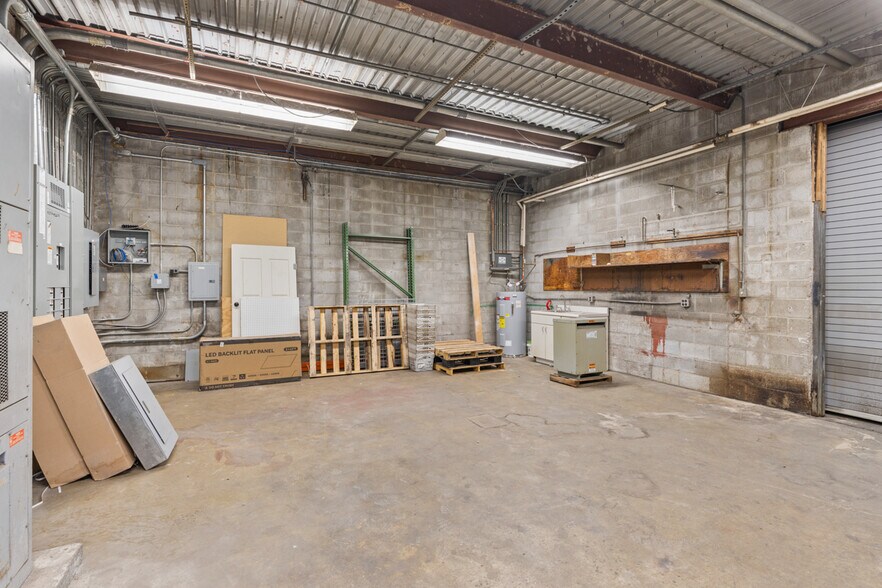 More Photos Of 216 Hartmann Dr, Lebanon Distribution For Lease
