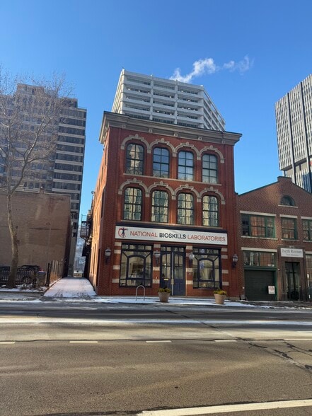 Primary Photo Of 120 Boulevard of the Allies, Pittsburgh Office For Sale