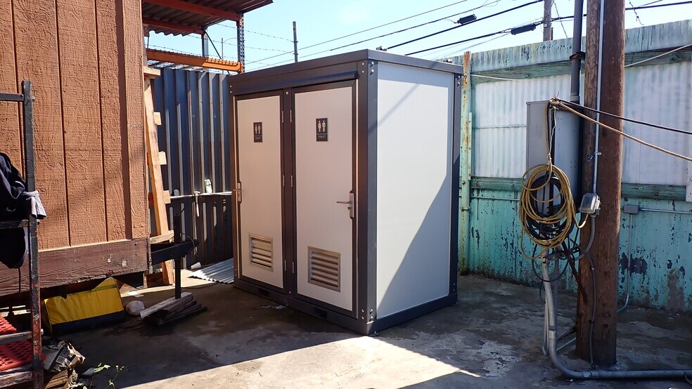 More Photos Of 9880 Glenoaks Blvd, Sun Valley Land For Lease