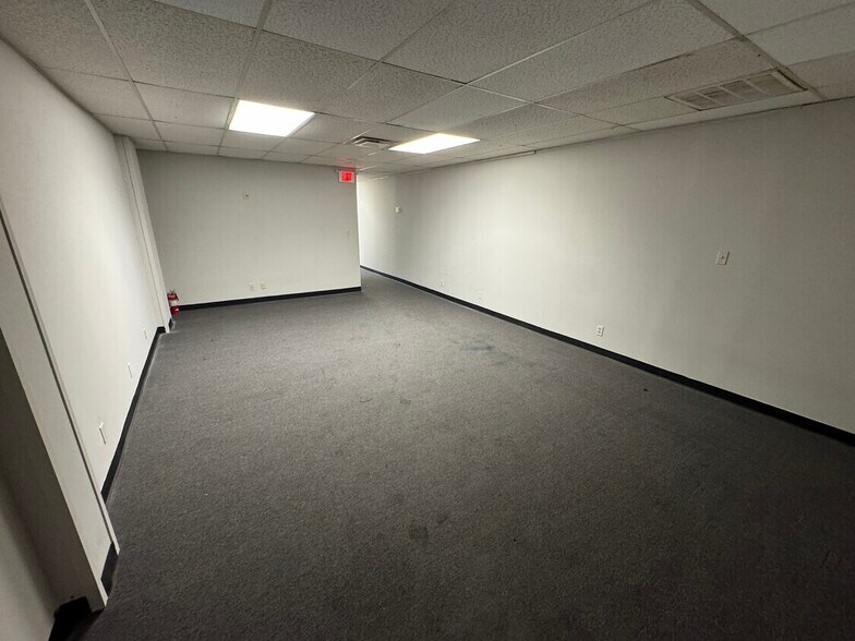 More Photos Of 10828 E Newton St, Tulsa Unknown For Lease