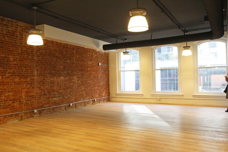 More Photos Of 133-135 W 4th St, Cincinnati Office Residential For Lease