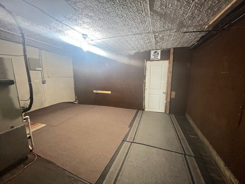 More Photos Of 108 S 4th St, Martins Ferry Storefront Retail Office For Lease