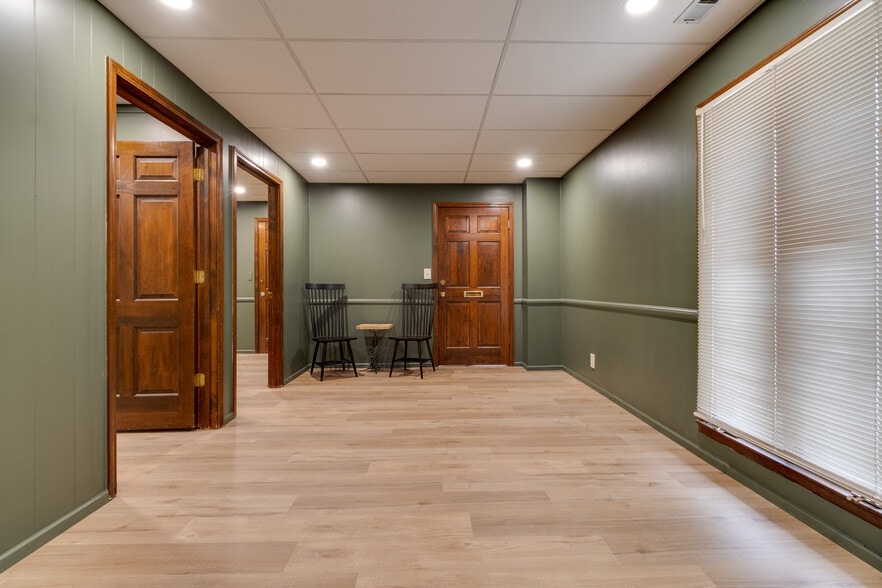 More Photos Of 601 Missouri St, Lawrence Office For Lease