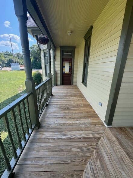 More Photos Of 612 S Rogers St, Waxahachie Office For Sale