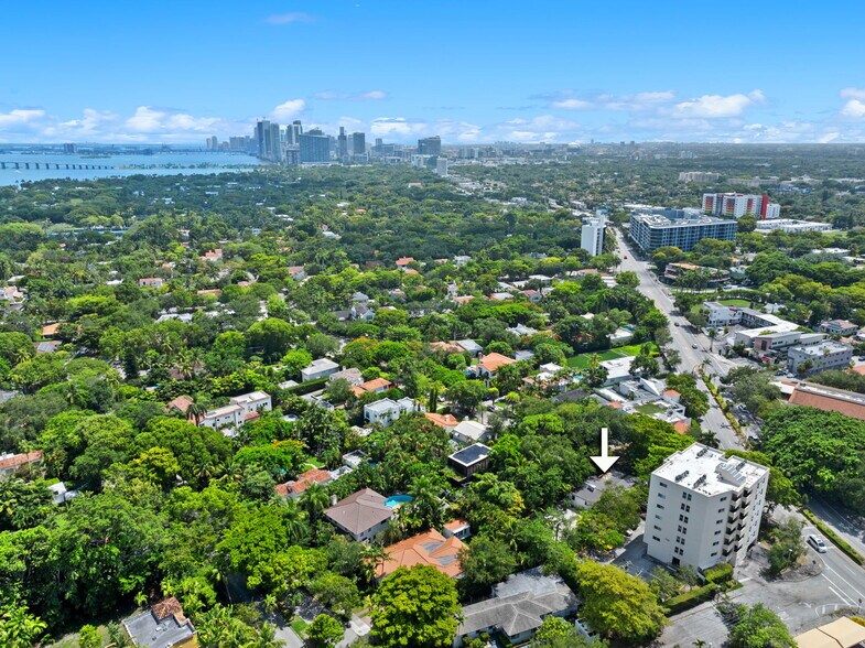 More Photos Of 5981 NE 6th Ave, Miami Office For Sale