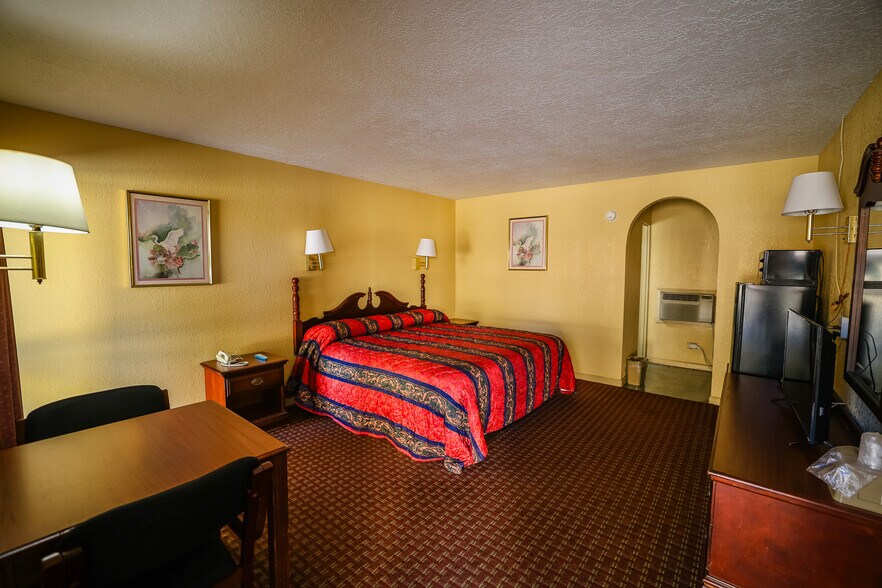 More Photos Of 221 S Preston St, Marksville Hotel For Sale