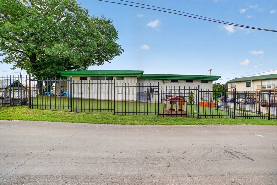 More Photos Of 7525 Military Pky, Dallas Medical For Lease