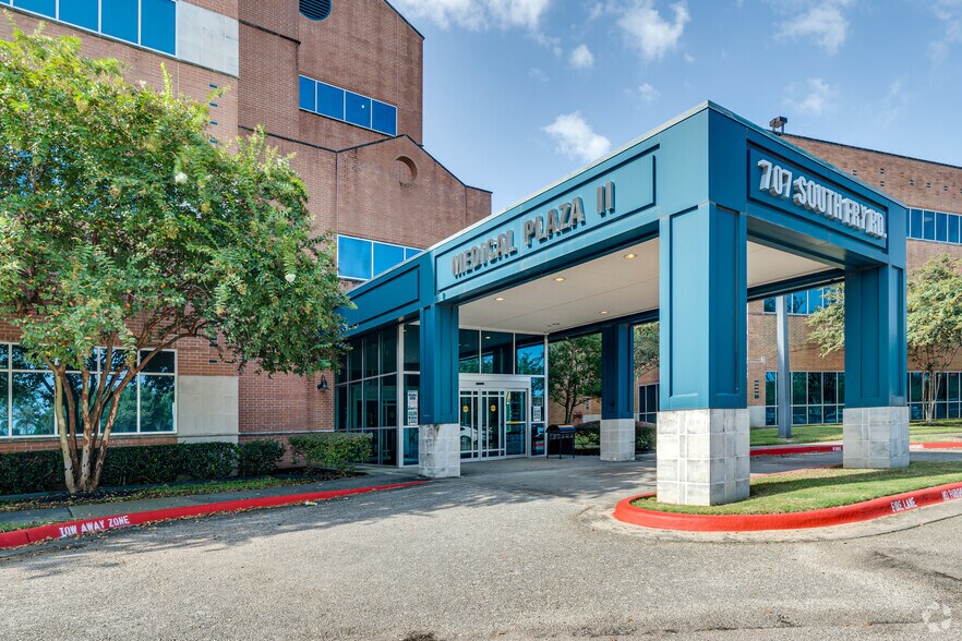 More Photos Of 707 S Fry Rd, Katy Unknown For Lease