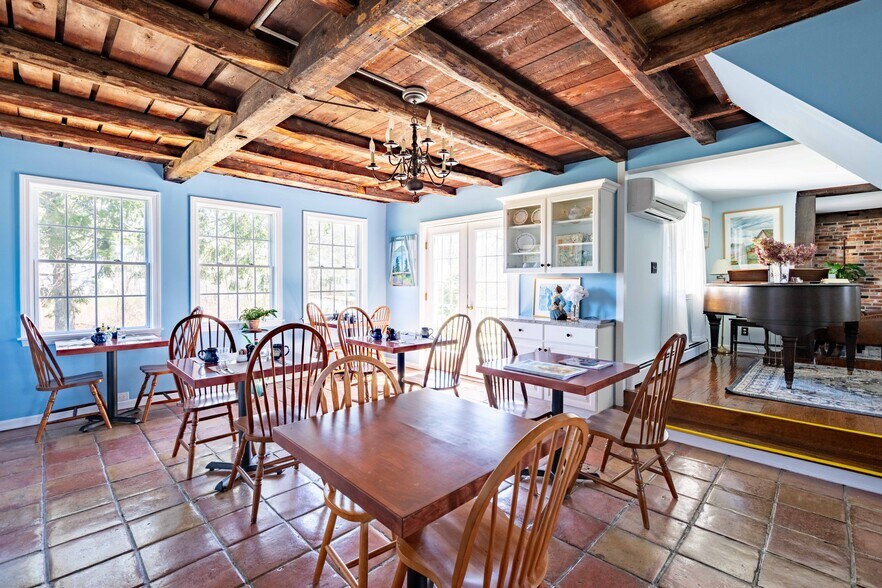 More Photos Of 15 Locke St, Kennebunkport Hospitality For Sale