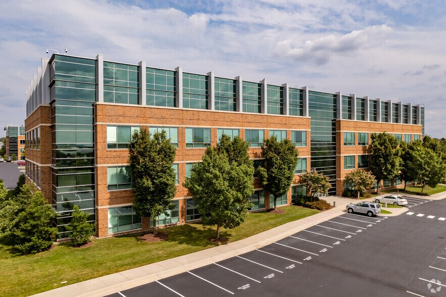 More Photos Of 45600 Woodland Rd, Sterling Unknown For Lease