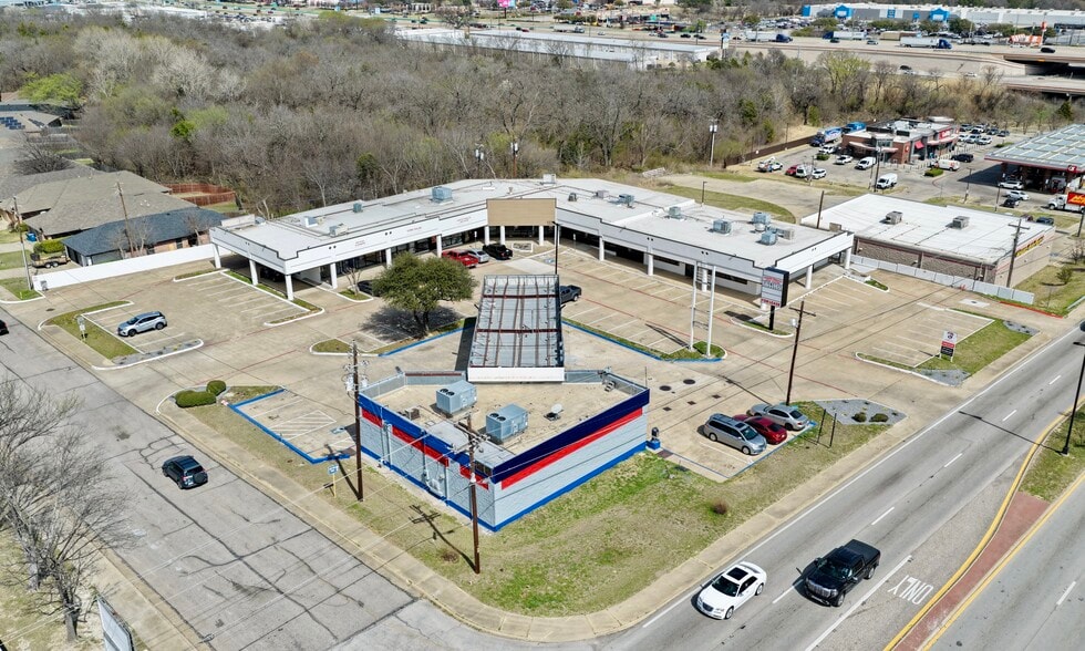 More Photos Of 1223 E Belt Line Rd, DeSoto Freestanding For Lease