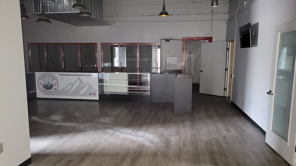 More Photos Of 200 Main St, Addison General Retail For Sale