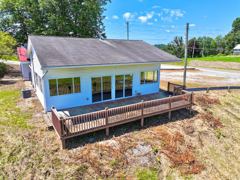 More Photos Of 19510 Leatherwood Rd, Salesville Freestanding For Sale