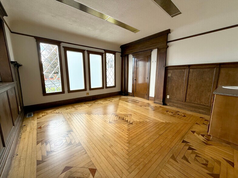 More Photos Of 1535 State St, Salem Medical For Sale