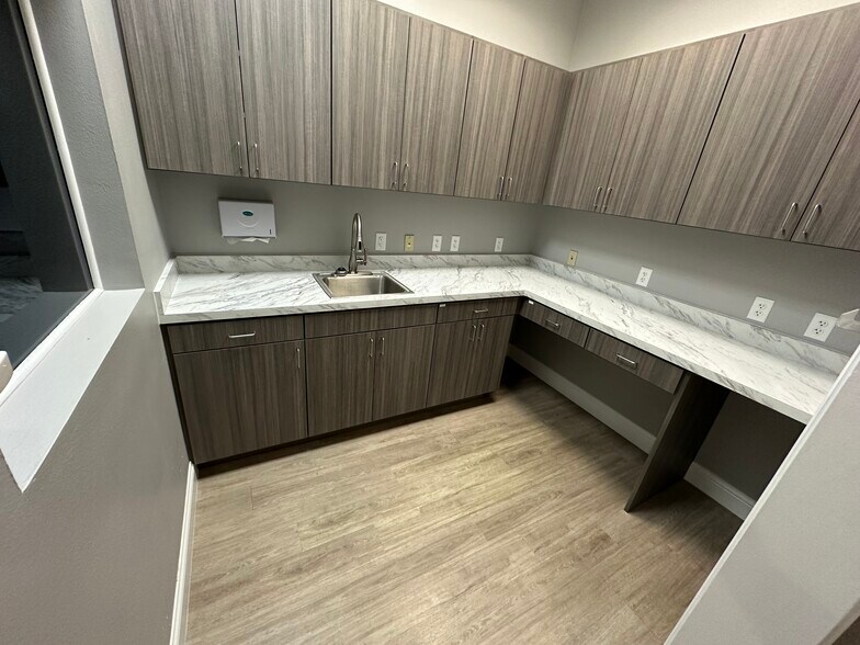 More Photos Of 4100 Fairway Dr, Carrollton Medical For Sale