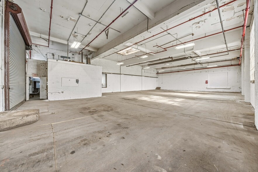 More Photos Of 370-376 Adams St, Newark Warehouse For Lease