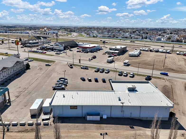 More Photos Of 1276 Trans Canada Way SE, Medicine Hat Showroom For Sale