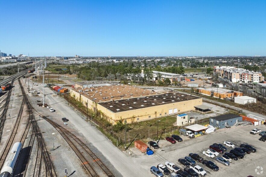 More Photos Of 2830 Produce Row, Houston Manufacturing For Lease