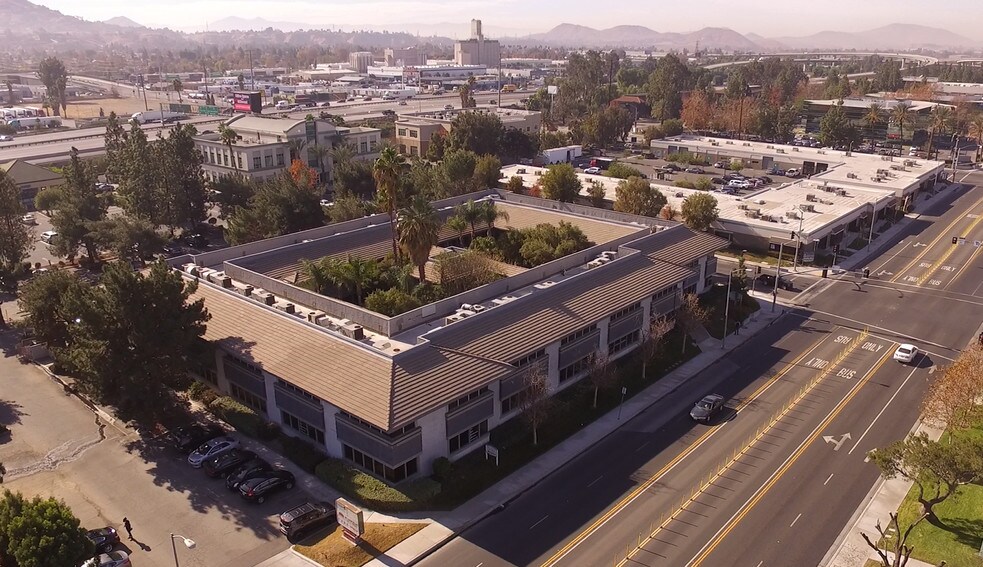 More Photos Of 155 W Hospitality Ln, San Bernardino Office For Sale