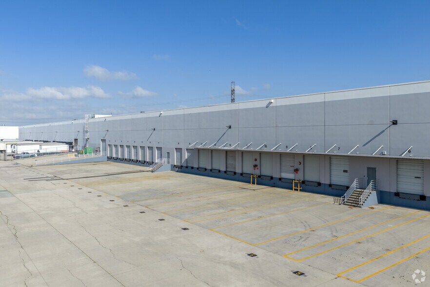 More Photos Of 1100 S Etiwanda Ave, Ontario Warehouse For Lease