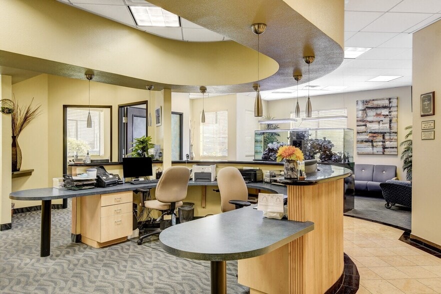 More Photos Of 8867 W Flamingo Rd, Las Vegas Office For Sale