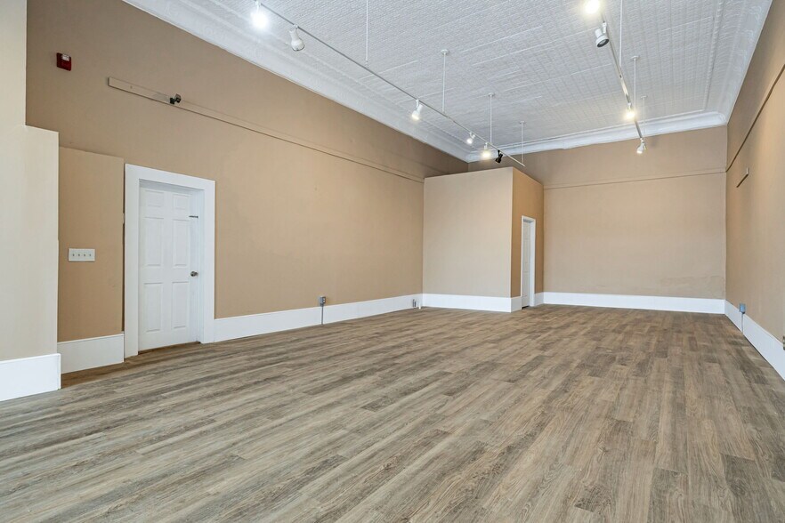 More Photos Of 24 #3 South Andrews Ave, Hot Springs Office For Sale