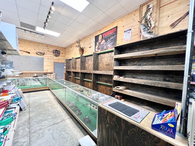 More Photos Of 11660 Highway 96, Millport Auto Repair For Lease