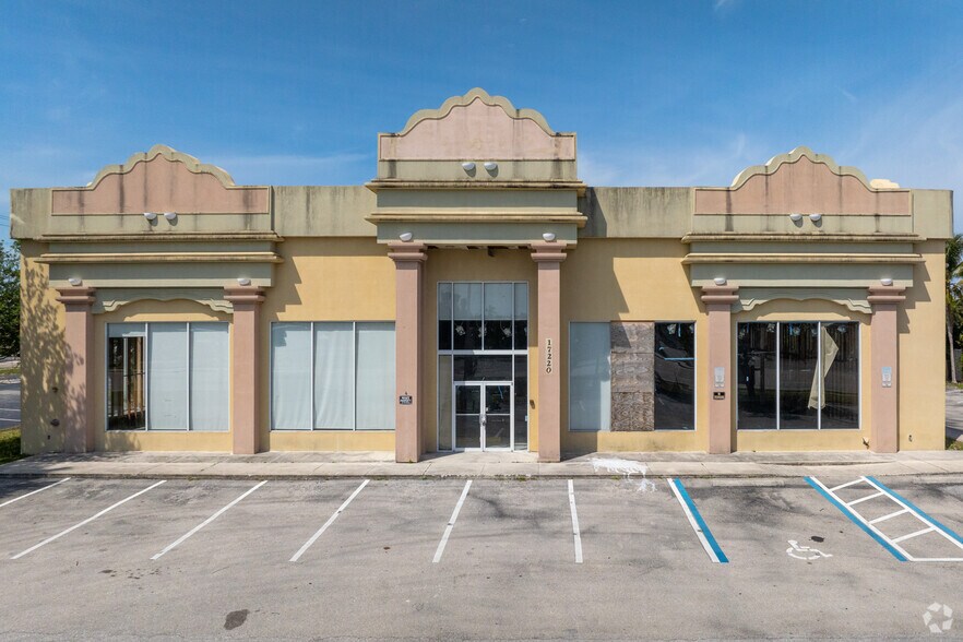 More Photos Of 17220 San Carlos Blvd, Fort Myers Industrial For Sale