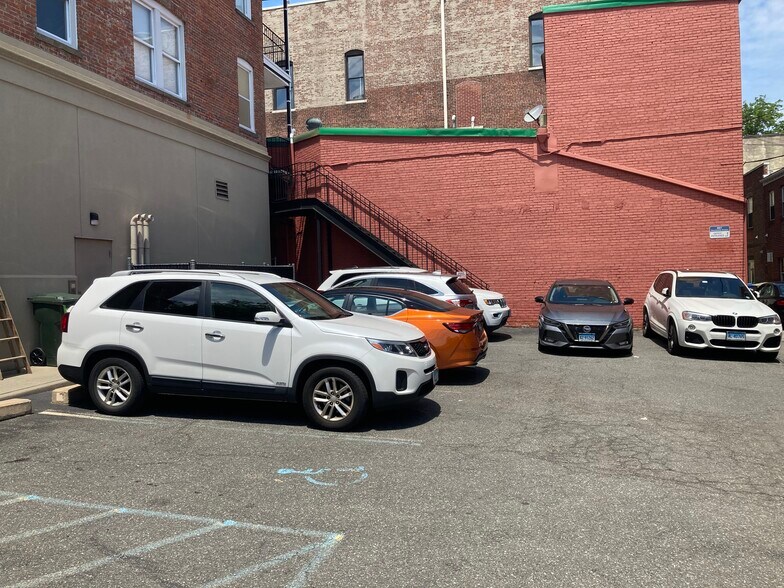 More Photos Of 235 Greenwich Ave, Greenwich Office For Lease
