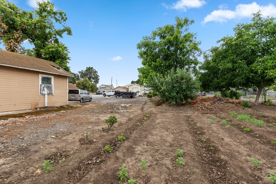 More Photos Of 8101 Freeport Blvd, Sacramento Storefront For Sale