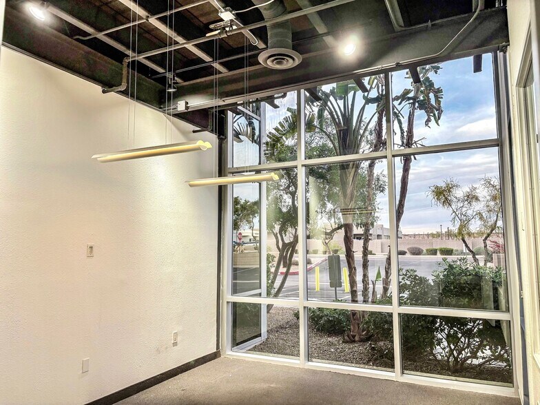 More Photos Of 7777 E Paradise Ln, Scottsdale Light Distribution For Lease
