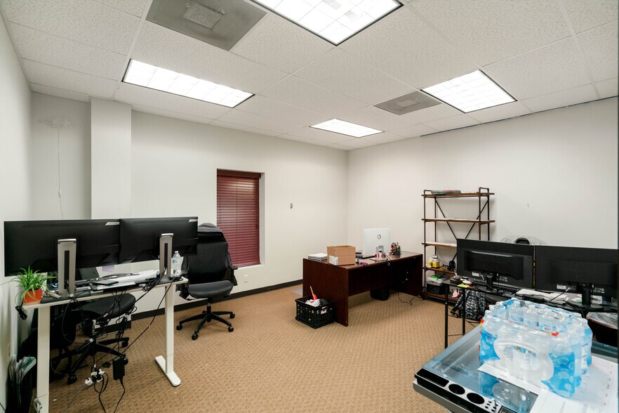 More Photos Of 207 W Archer Rd, Baytown Warehouse For Sale