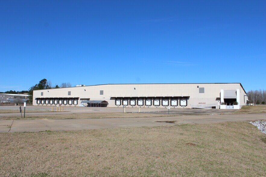 More Photos Of 195 Industrial Blvd, Madison Distribution For Lease