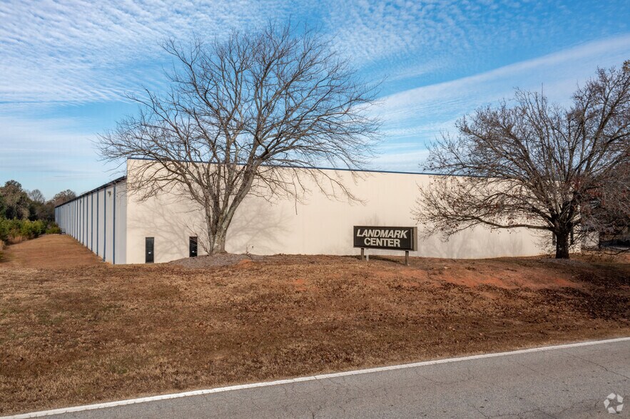 More Photos Of 160 National Ave, Spartanburg Warehouse For Lease