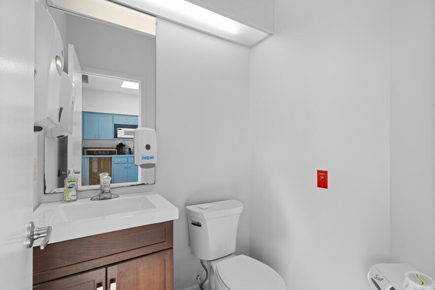 More Photos Of 2339 Sunset Point Rd, Clearwater Medical For Lease