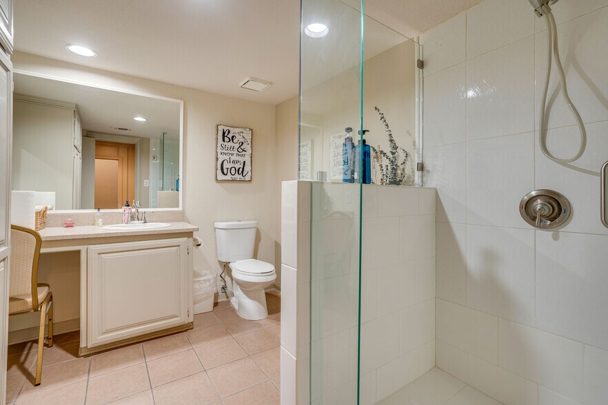 More Photos Of 109-111 S Main St, Irving Restaurant For Sale